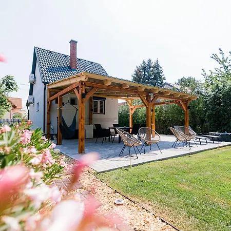 Foevenyes Hideaway Апартаменты *